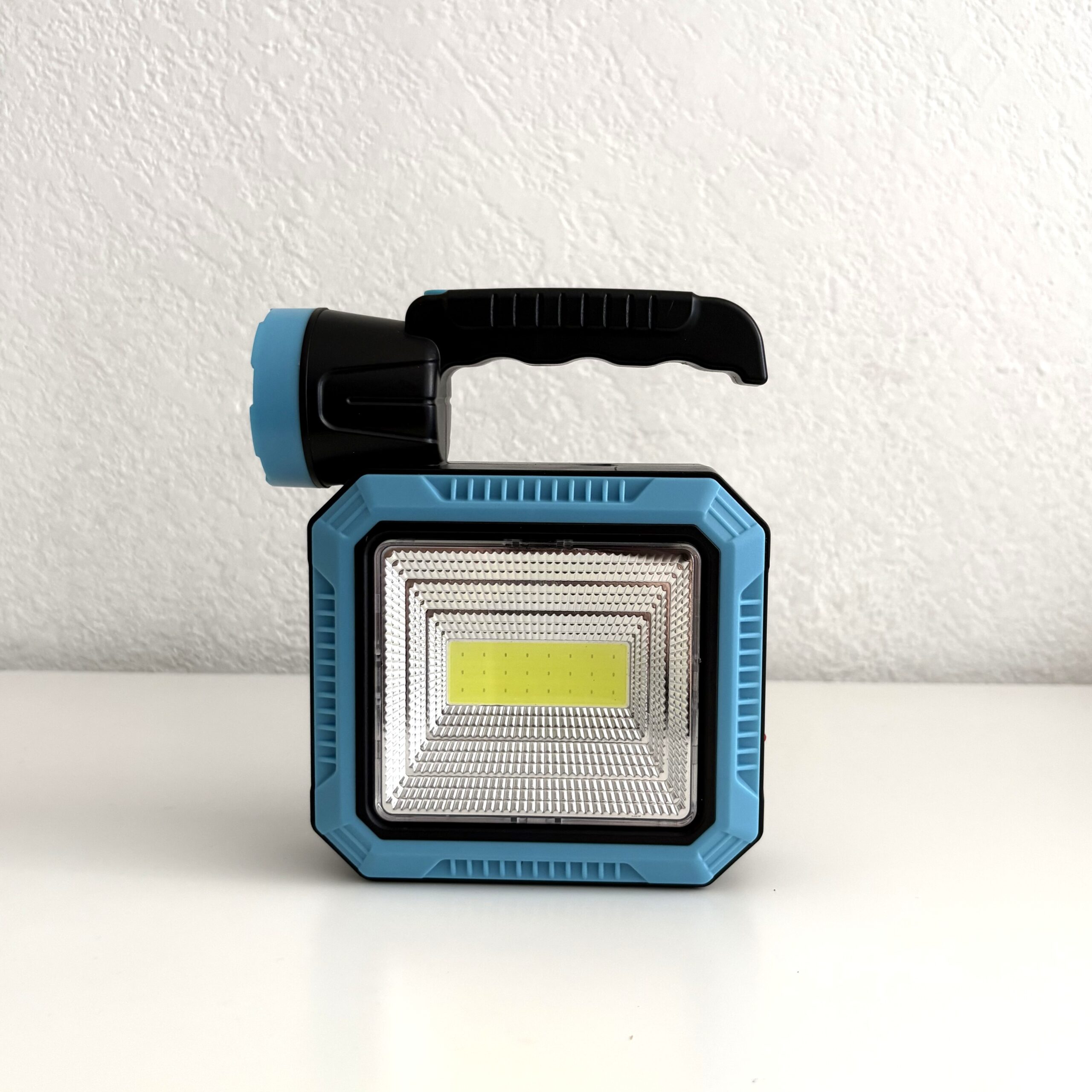 Lámpara LED Multifuncional con Carga Solar - Imagen 2